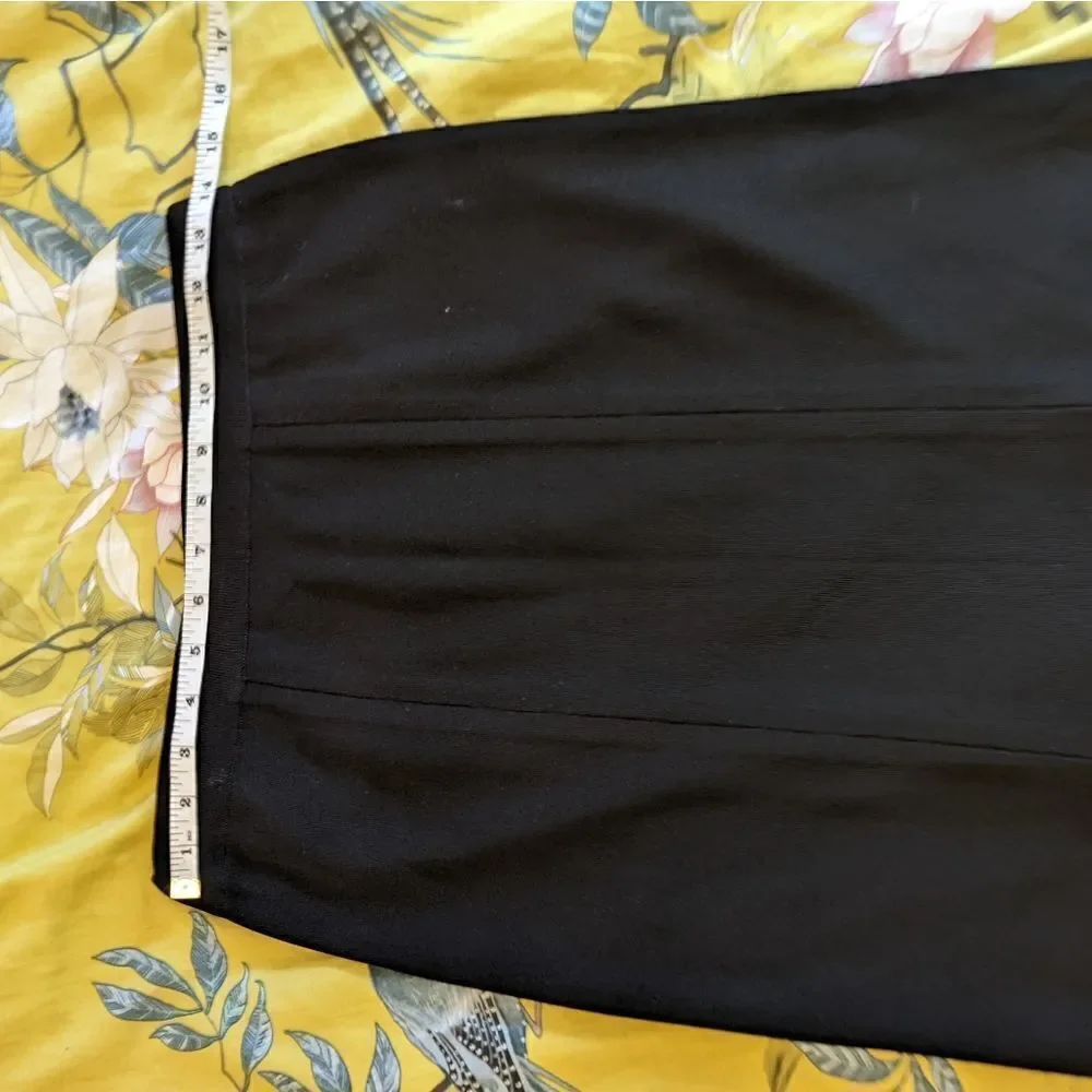 MISOOK knit knee length pleated fit and flare black skirt euc sz small